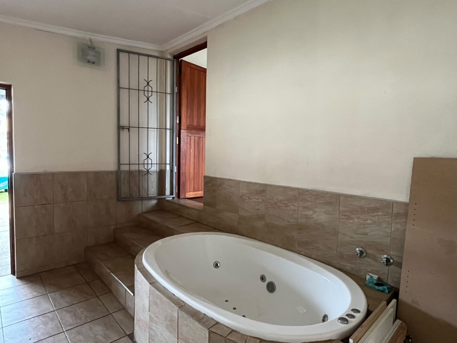 6 Bedroom Property for Sale in Rosemount Eastern Cape